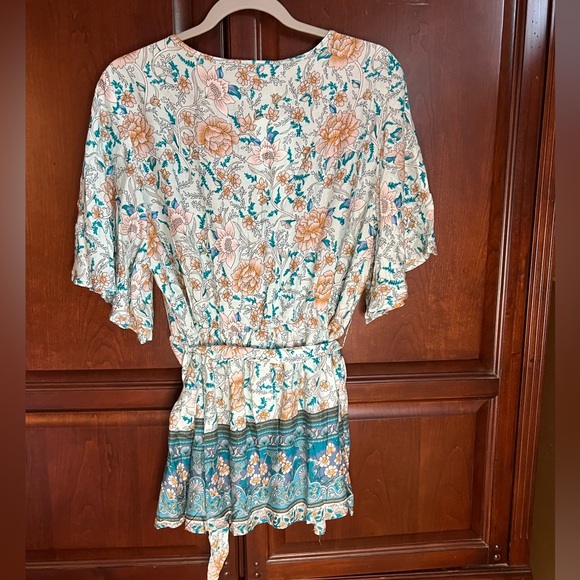 Beautiful BloomChic teal bandana print top with flutter sleeves and a tie belt. - Picture 2 of 7